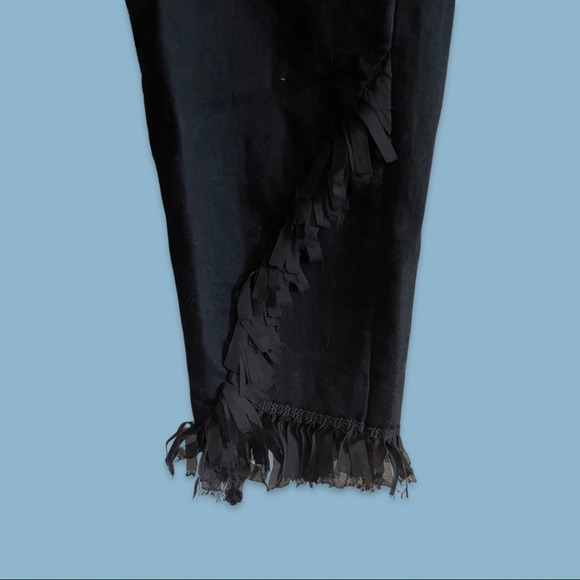 Ruffle Tulip Hem Jeans - Picture 2 of 8